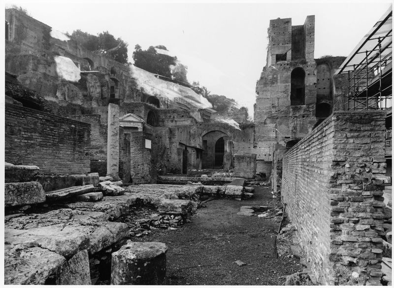 015840 - monumento - Oratorio dei Quaranta Martiri, Veduta della zona antistante, 13/03/1993; Neg. Serie 6 x 6, Nr. 19346