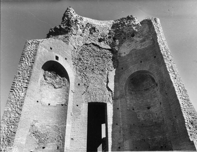 001432 - monumento - Arcate Severiane, estremitÃ  meridionale, sala a sud dopo il restauro (gennaio 1967); neg. serie F, n. 2709