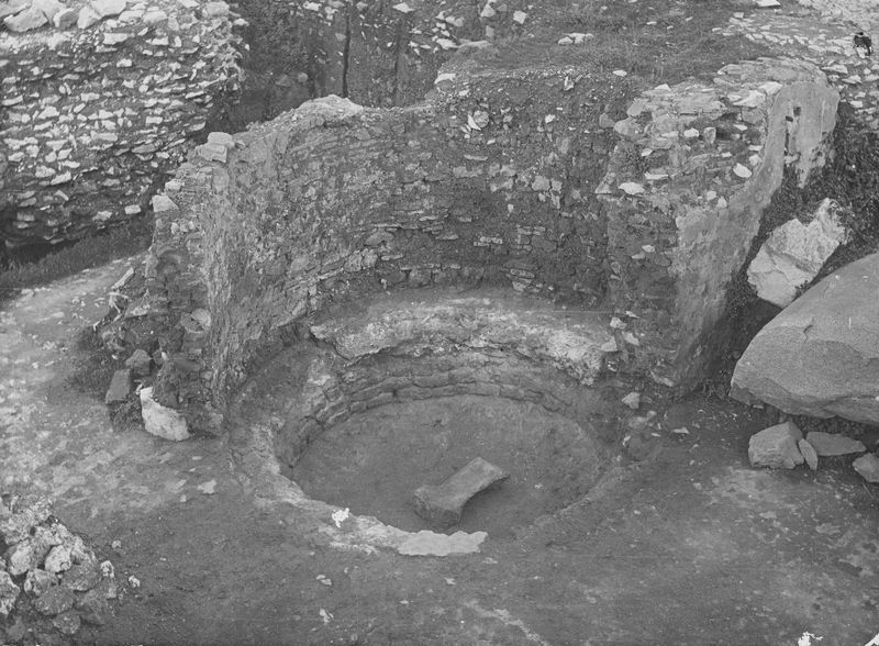 020438 - monumento - Arco di Tito, presso l'arco; neg. serie 6x6, n. 25790