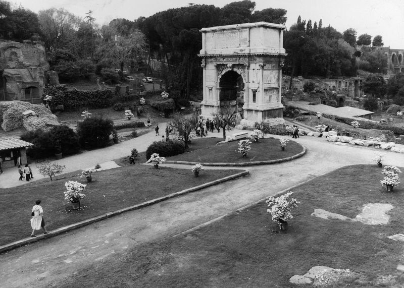 020447 - monumento - Arco di Tito, veduta del fronte orientale
