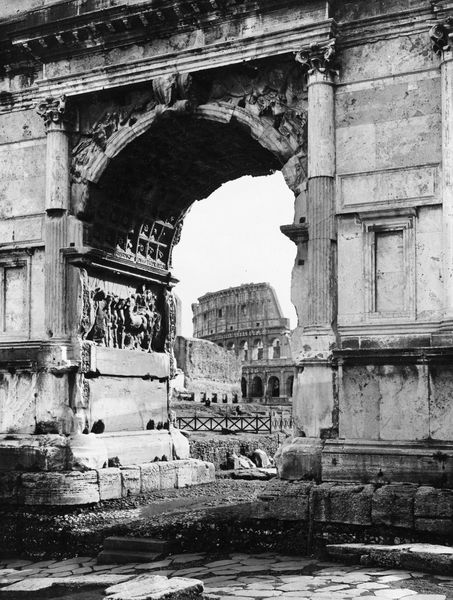 020451 - monumento - Arco di Tito, veduta parziale del fronte occidentale (I.A.G. 1934); film n. 2530