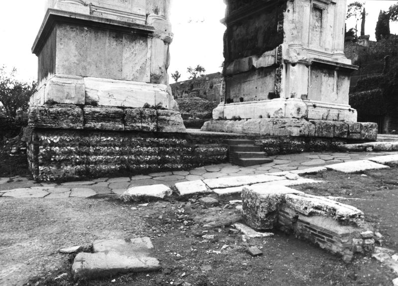 020453 - monumento - Arco di Tito, le fondamenta; film n. 1213