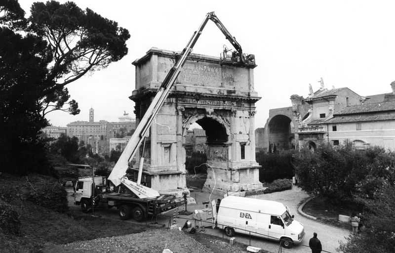 020456 - restauro - Arco di Tito, laboratorio mobile, indagini diagnostiche E.N.E.A. (02.02.93); film n. 2636
