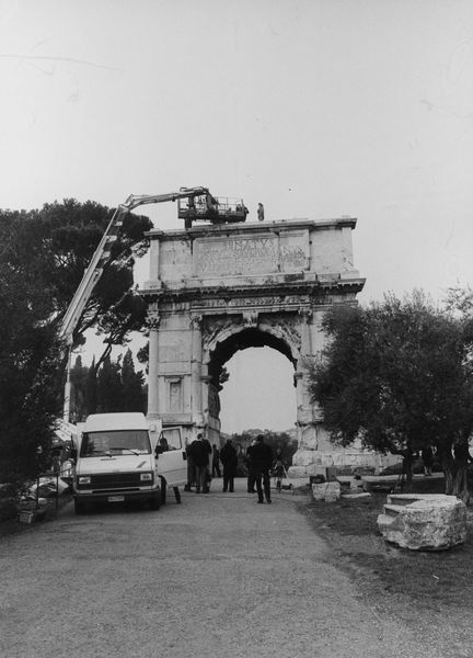 020460 - restauro - Arco di Tito, laboratorio mobile, indagini diagnostiche E.N.E.A. (16.02.93); film n. 2639