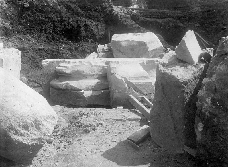 011442 - scavo archeologico - Basilica Emilia, Scavi 1899, particolare sul fronte verso il Foro; Neg. Serie E Nr. 58 [Reg. agosto 1958]
