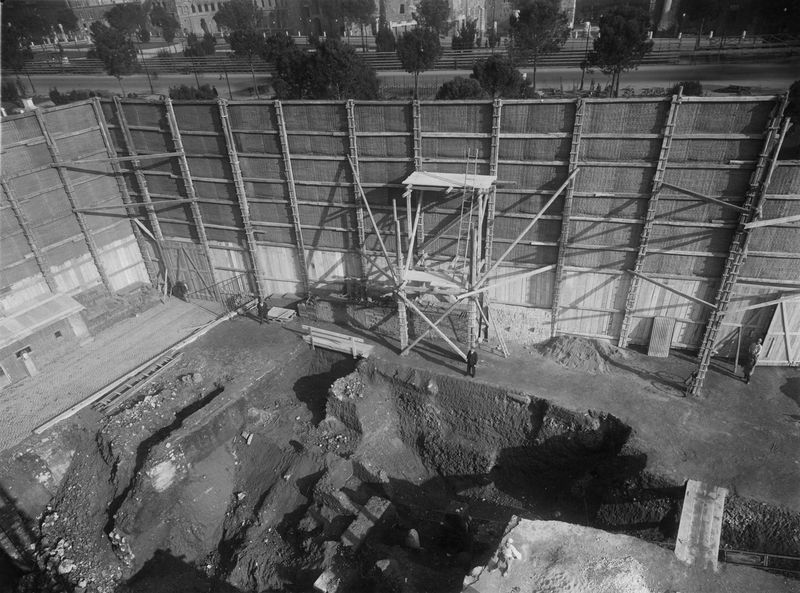 012966 - scavo archeologico - Curia, Scavi nell'area retrostante; Gab. Fot. Naz. Neg. Serie E, Nr. 42641