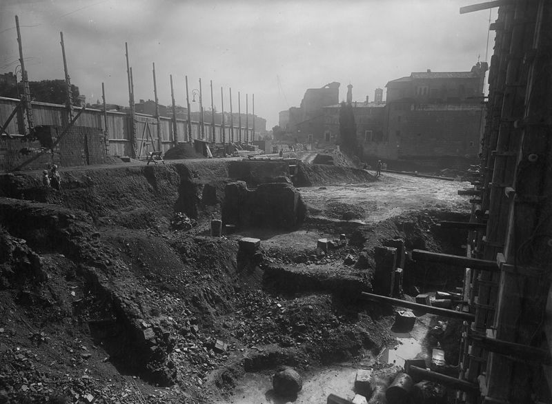 012970 - scavo archeologico - Curia, scavi nell'area retrostante, 10/03/1937; Gab. Fot. Naz. Neg. Serie E, Nr. 42639