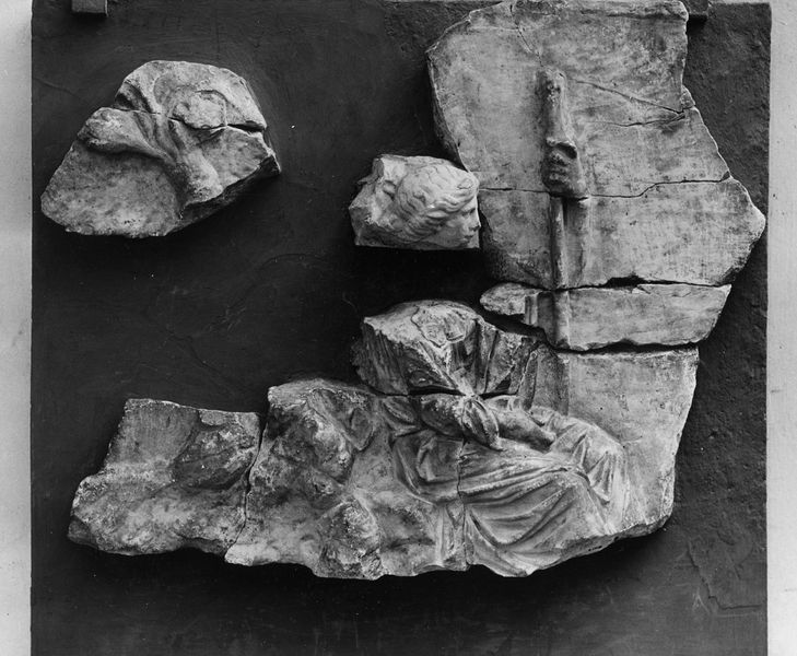 017657 - reperto - Figura femminile seduta; edizione Sansoni Nr. 2