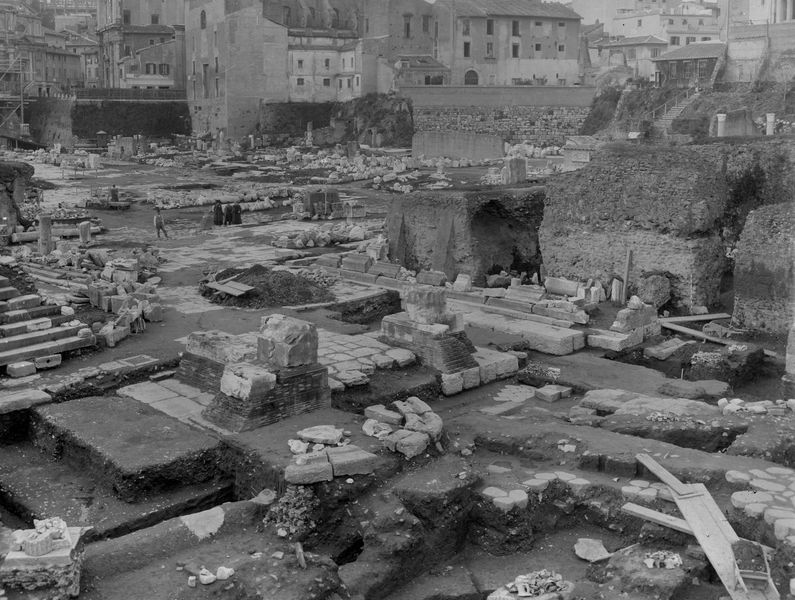 020068 - scavo archeologico - Arco di Augusto, veduta generale durante le esplorazioni Boni; neg. serie C, n. 231, film 2129