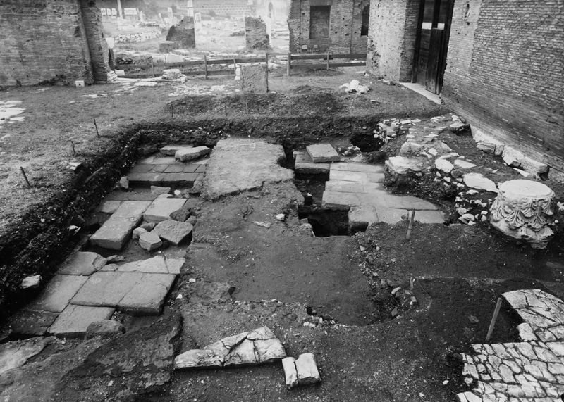 012989 - scavo archeologico - Curia, area retrostante, Scavo sperimentale, da NO, dicembre 1967; Neg. Serie F, Nr. 2753