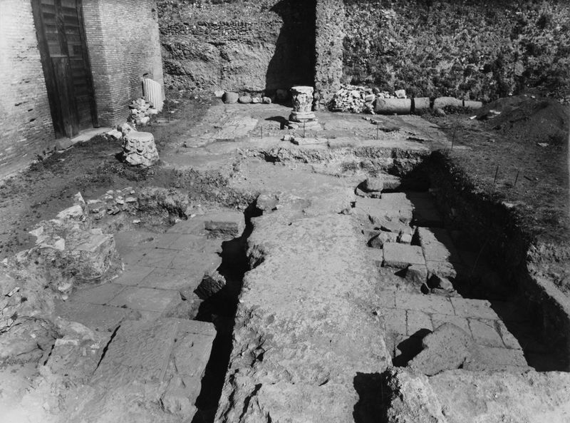 012991 - scavo archeologico - Curia, area retrostante, Scavo sperimentale, giugno 1969; Neg. Serie F, Nr. 2821, Film 1506