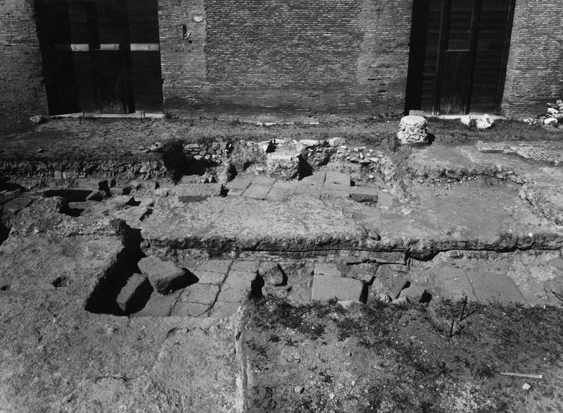 012992 - scavo archeologico - Curia, area retrostante, Scavo sperimentale, giugno 1969; Neg. Serie F, Nr. 2825, Film 1506