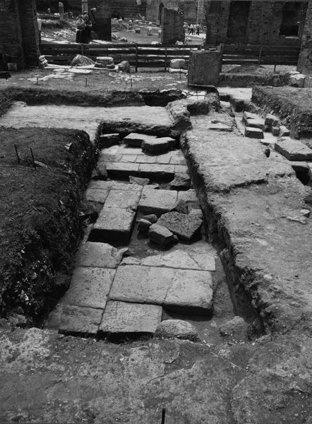 012995 - scavo archeologico - Curia, area retrostante, Scavo Lamboglia, 1970; Neg. Serie A, Nr. 915, Film 1506