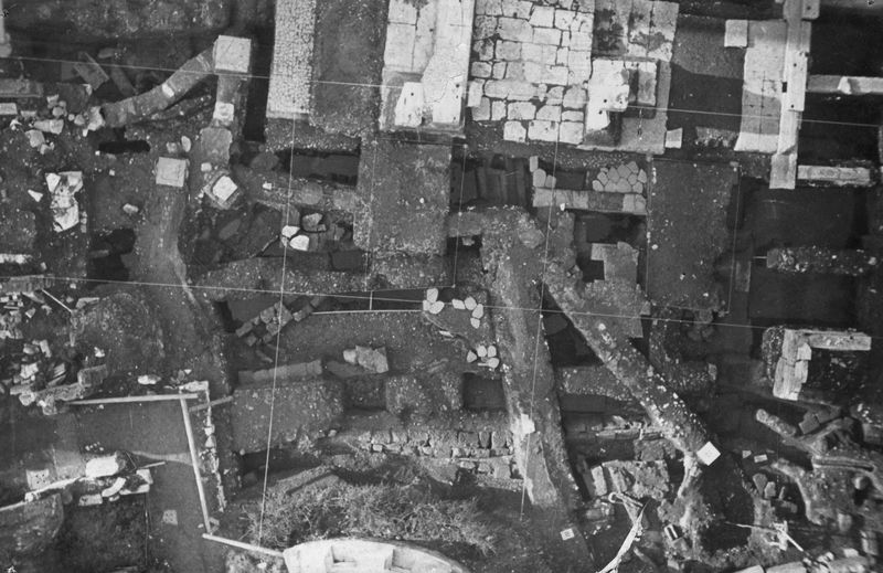 020070 - scavo archeologico - Arco di Augusto, scavi (foto Ioppolo); neg. serie 9x12, n. 472