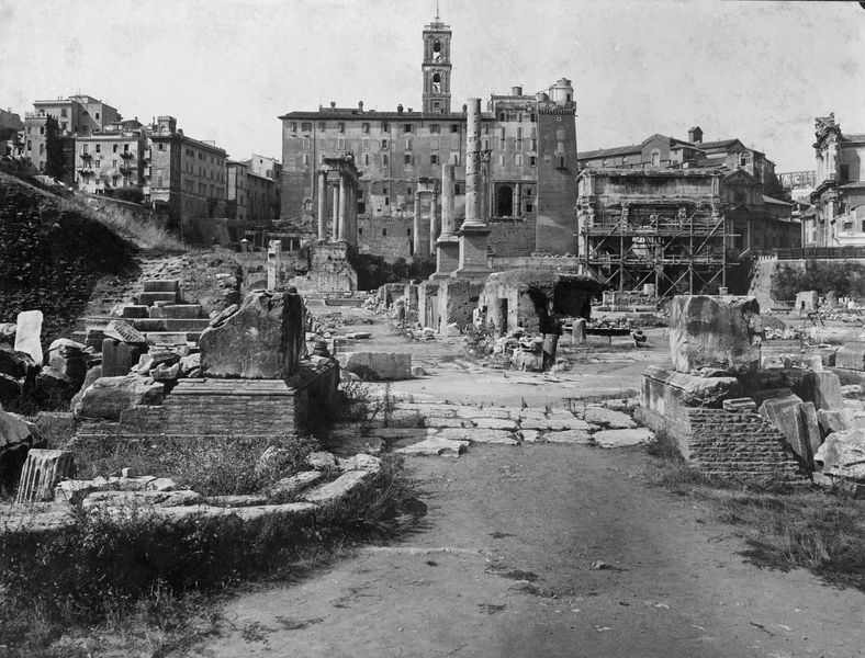 020071 - monumento - Arco di Augusto, dopo lo scavo e la sistemazione Boni; film 1250 o 2129