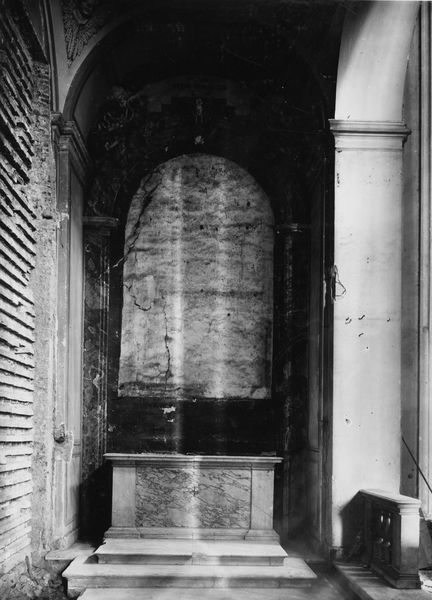 013022 - monumento - Curia, Chiesa di S. Adriano, Durante i l avori, 30/04/1936, Altare in fondo alla navata sinistra; Gab. Fot. Naz. Neg. Serie E, Nr. 42605