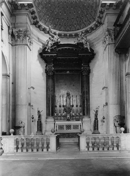 013005 - monumento - Curia, Chiesa di S. Adriano, Altare maggiore prima della demolizione; Gab. Fot. Naz. Neg. Serie E, Nr. 42609