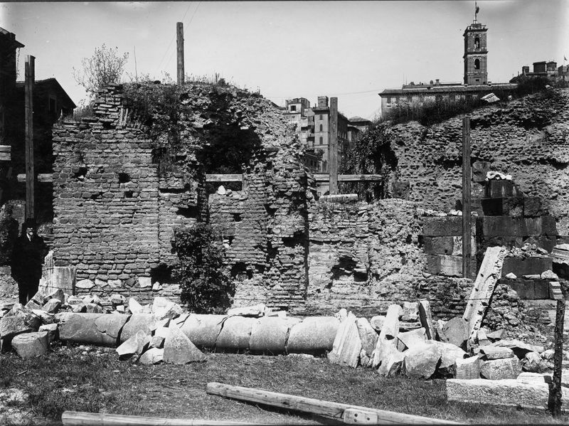 015803 - monumento - Oratorio dei Quaranta Martiri, Costruzioni medievali davanti all'ingresso, prima del restauro; Neg. Serie E, Nr. 1838