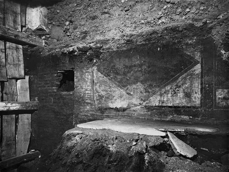 012941 - reperto - Curia, Chiesa di S. Adriano, Avanzi di affreschi; senza negativo