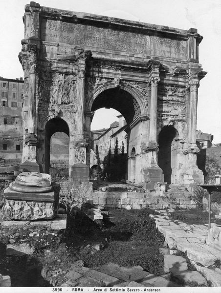 020127 - monumento - Arco di Settimio Severo, fronte orientale, veduta frontale, dalla Via Sacra; foto Anderson