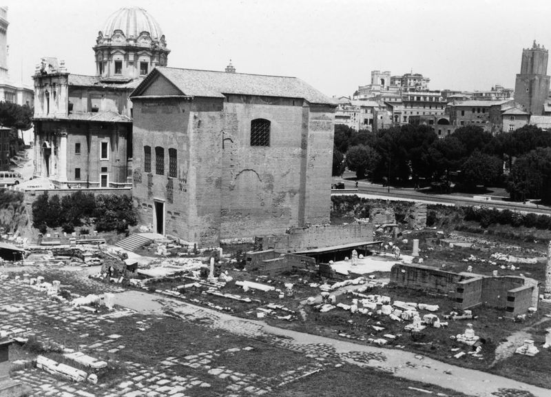 013057 - monumento - Curia, Veduta dall'alto del Tempio dei Castori; Neg. Serie Film 16, Nr. 8