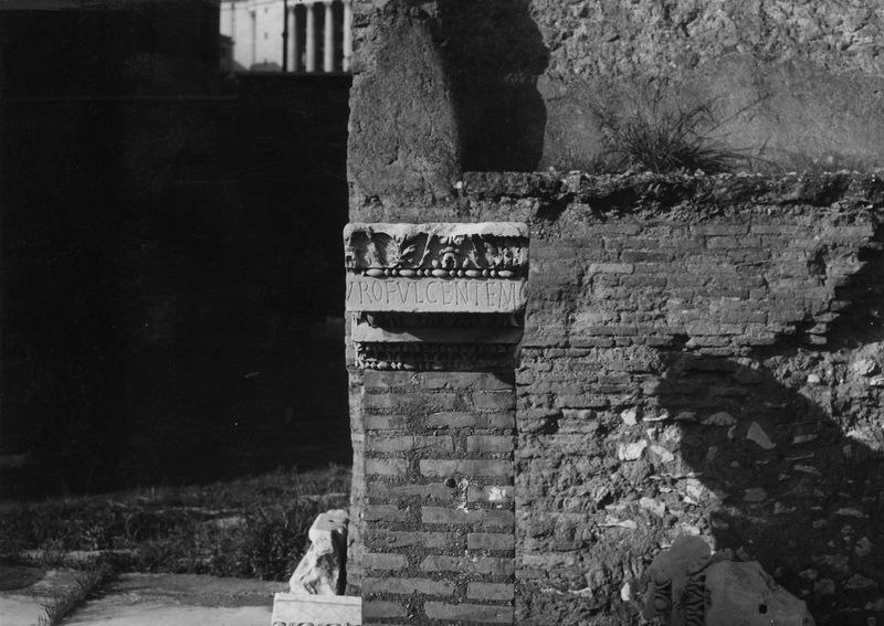 013066 - reperto - Curia, frammento di cornice di epistilio dell'Atrium Libertatis; Neg. Serie A, Nr. 526