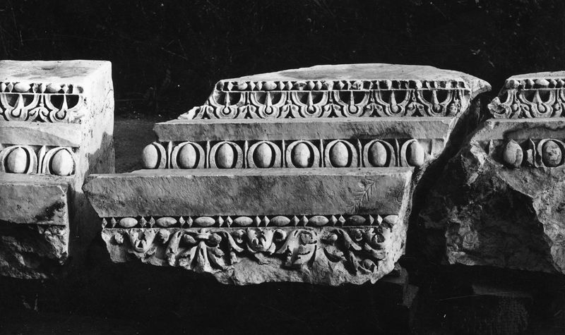 013075 - reperto - Curia, frammento architettonico decorativo; Neg. Serie F , Nr. 2077
