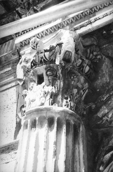 020523 - restauro - Arco di Tito, fronte est (1978/1979) capitello di sinistra, particolare; film n. 2572