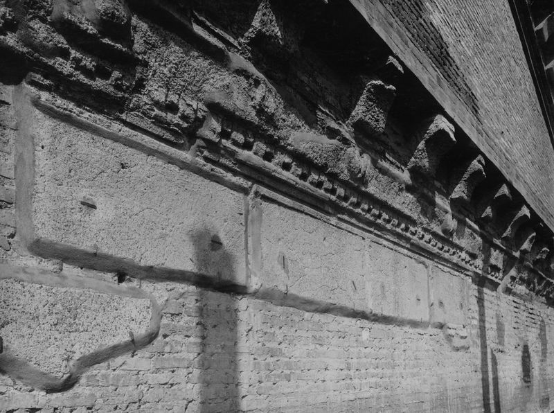 013113 - restauro - Curia, facciata principale durante i lavori, timpano; Neg. Serie E, Nr. 1579