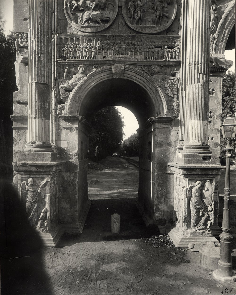 fornice laterale di sinistra 1897.jpg