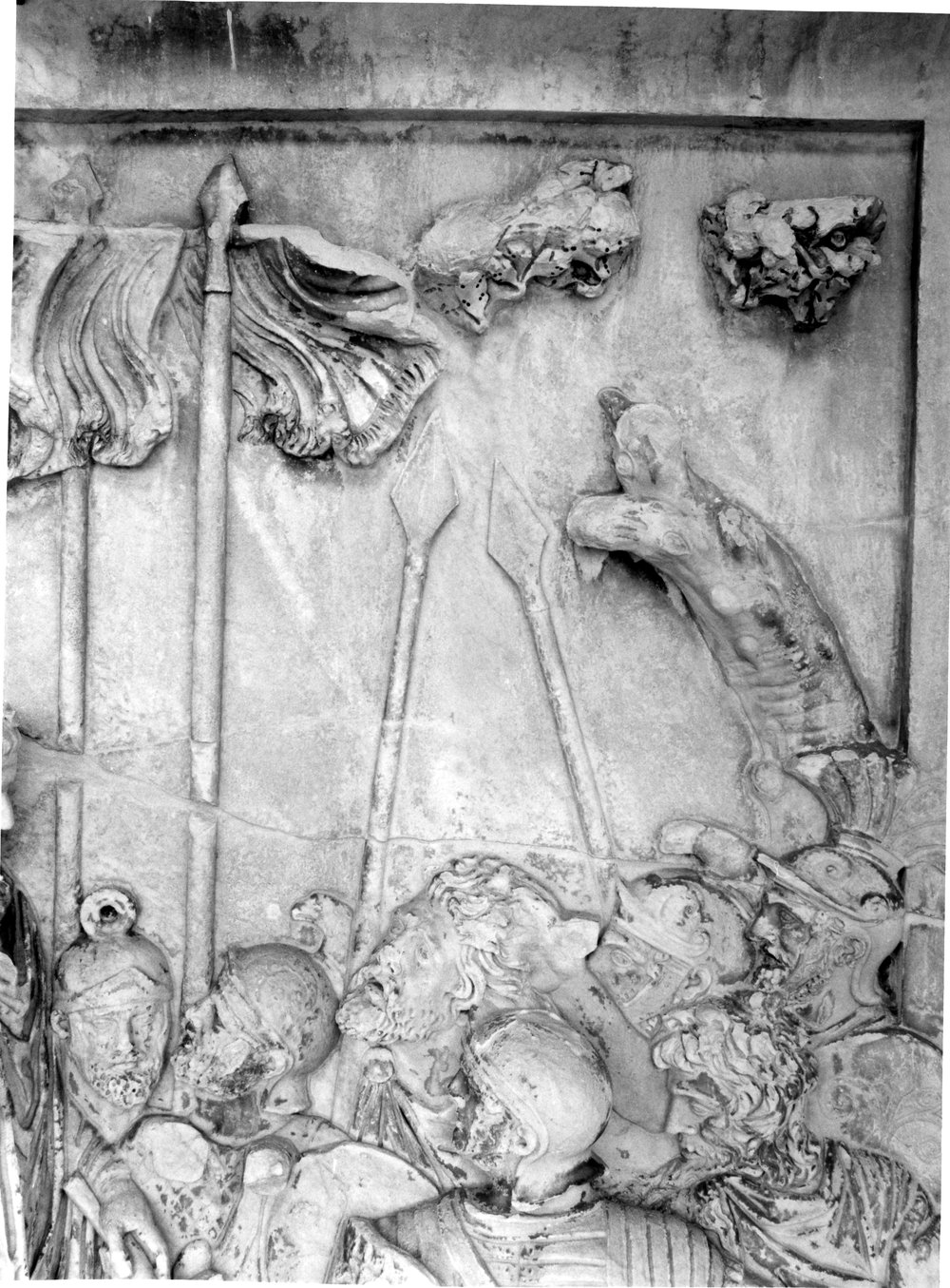 Pannelli di Marco Aurelio lato sud - Consegna di due prigionieri barbari (7).tif