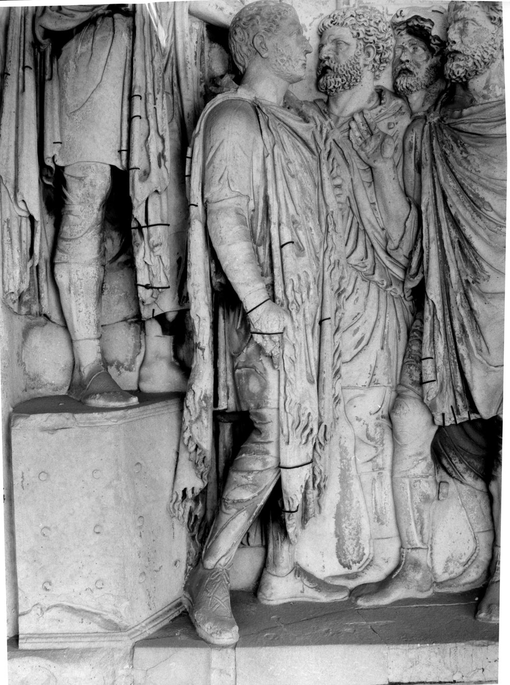 Pannelli di Marco Aurelio lato sud investitura di un re barbaro da parte dell'imperatore (4) (rex datus).tif