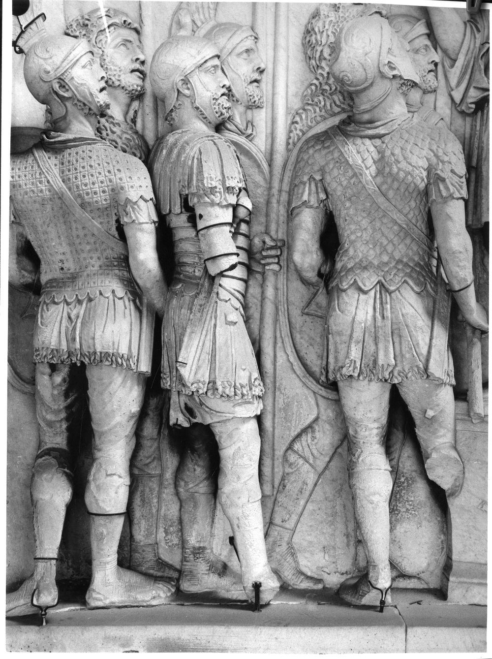 Pannelli di Marco Aurelio lato sud - L'imperatore in atto di arringare le truppe (adlocutio) (4).tif