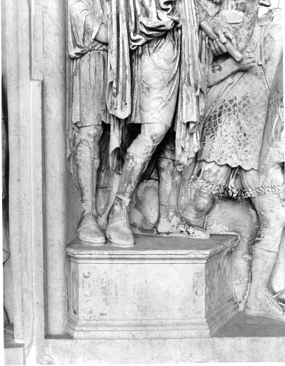 Pannelli di Marco Aurelio lato sud - Consegna di due prigionieri barbari (5).tif