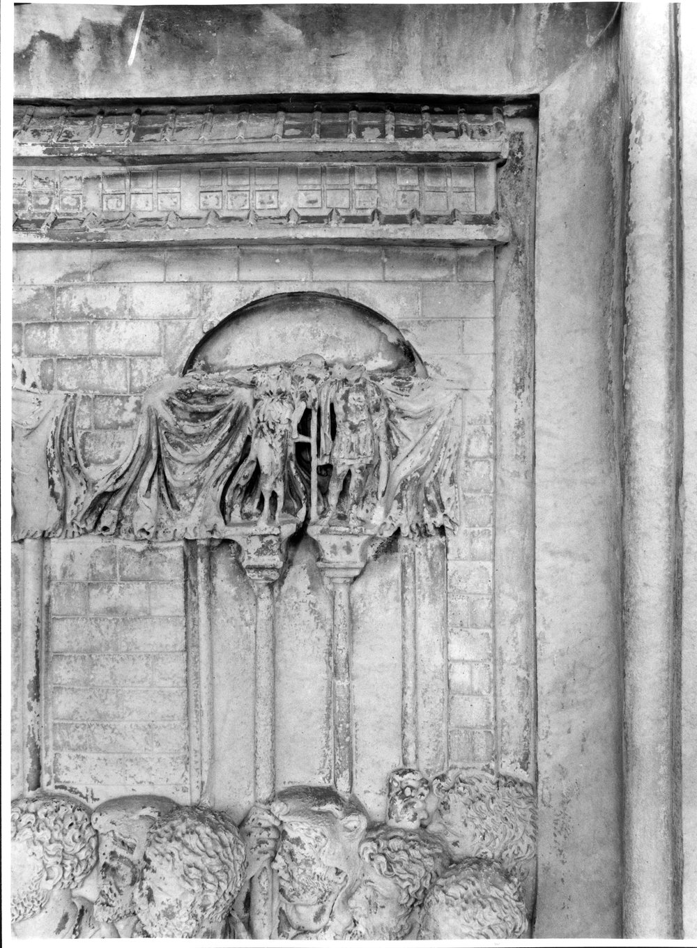 Pannelli di Marco Aurelio lato sud investitura di un re barbaro da parte dell'imperatore (7) (rex datus).tif