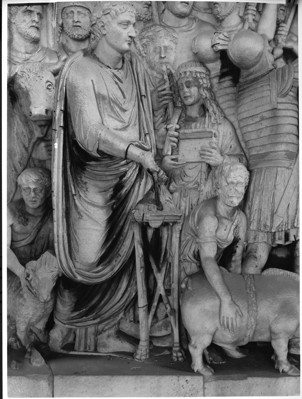 Pannelli di Marco Aurelio lato sud- Sacrificio del porco, pecora, toro (Suovetaurilia) (8).tif