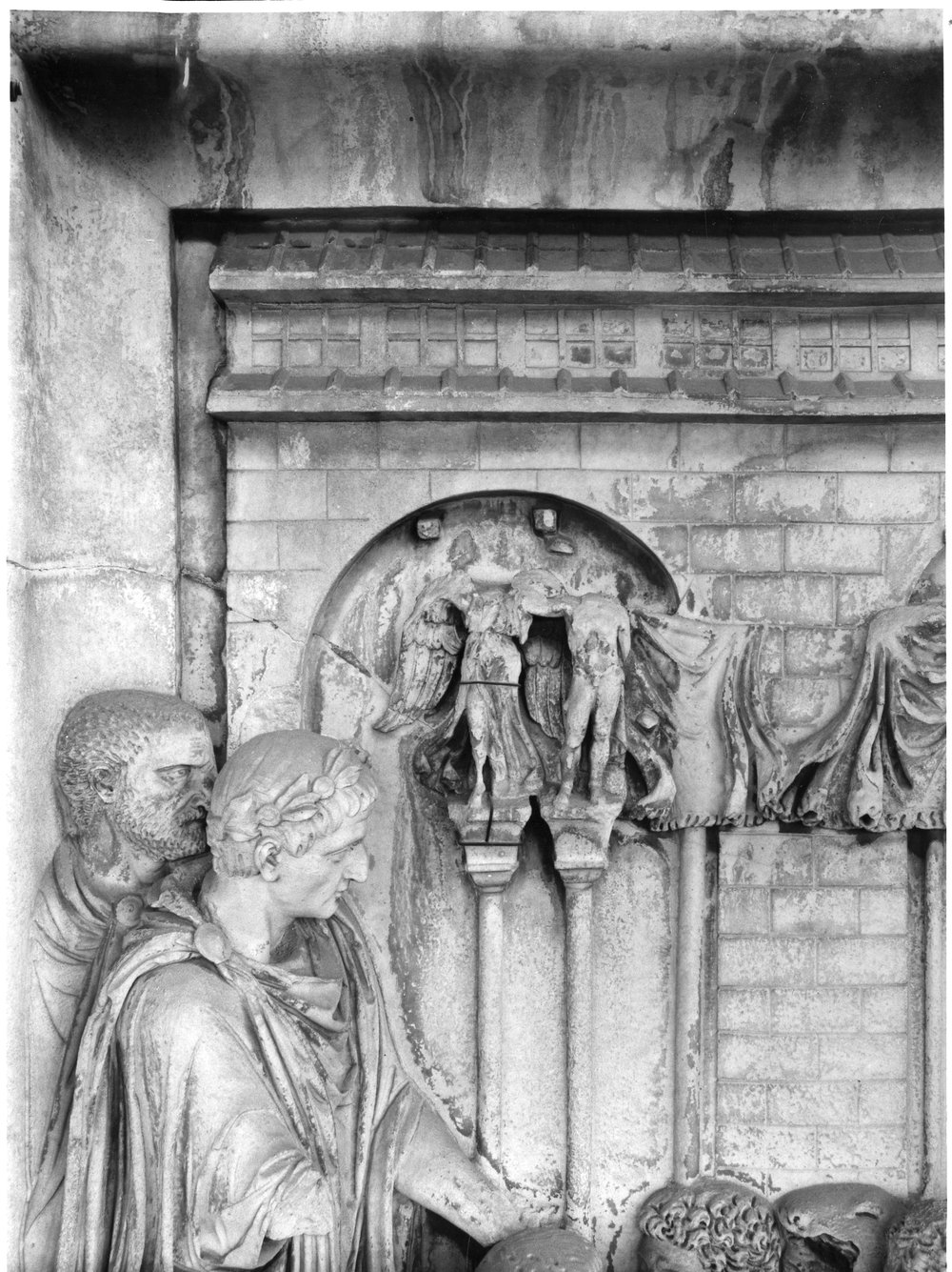 Pannelli di Marco Aurelio lato sud investitura di un re barbaro da parte dell'imperatore (2) (rex datus).tif