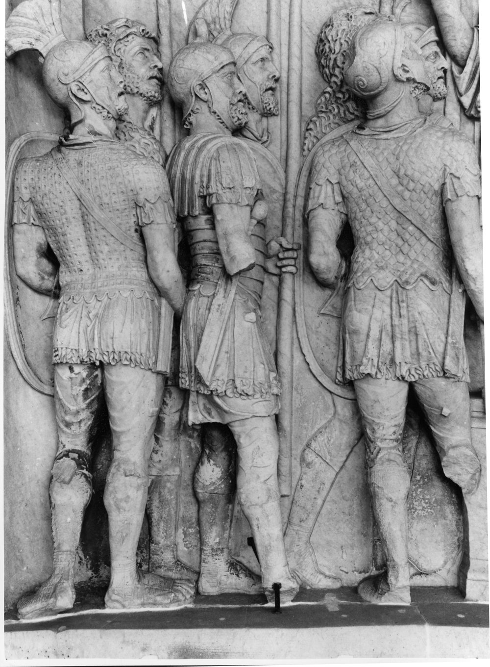 Pannelli di Marco Aurelio lato sud - L'imperatore in atto di arringare le truppe (adlocutio) (6).tif