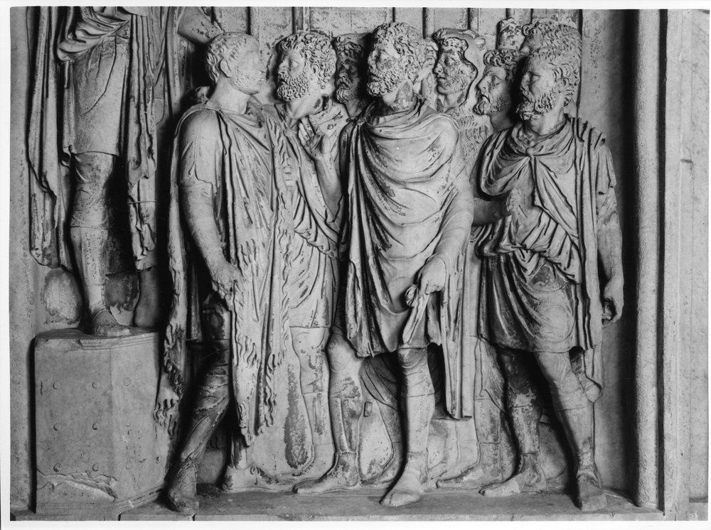 Pannelli di Marco Aurelio lato sud - investitura di un re barbaro da parte dell'imperatore (Rex datus) 1c.tif
