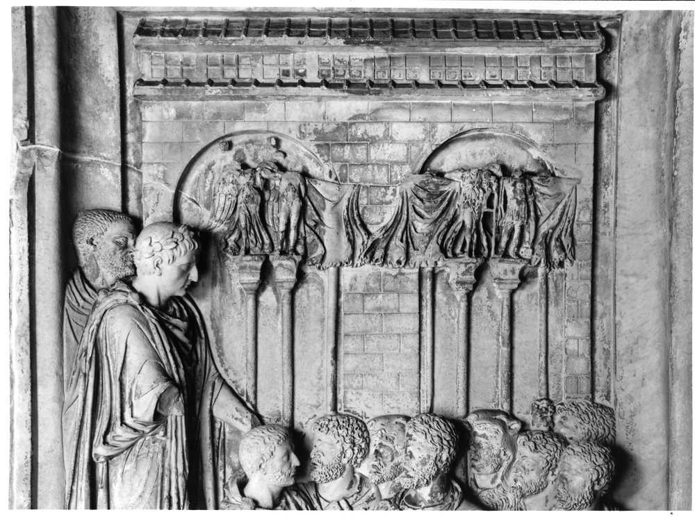 Pannelli di Marco Aurelio lato sud - investitura di un re barbaro da parte dell'imperatore (Rex datus) 1a.tif
