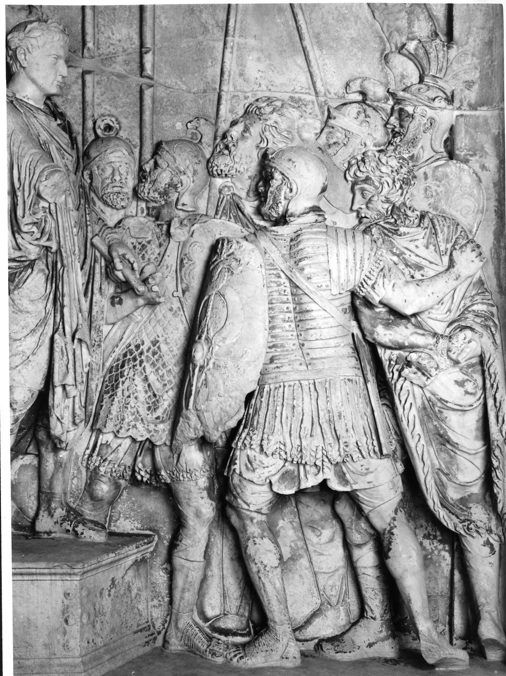 Pannelli di Marco Aurelio lato sud - Consegna di due barbari prigionieri 2c.tif