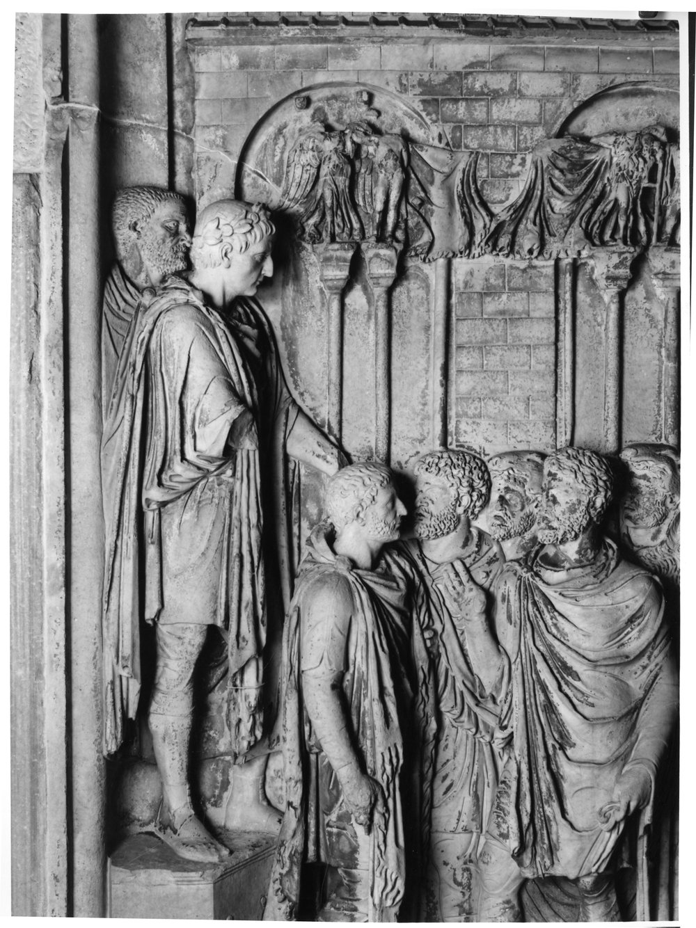 Pannelli di Marco Aurelio lato sud - investitura di un re barbaro da parte dell'imperatore (Rex datus) 1b.tif