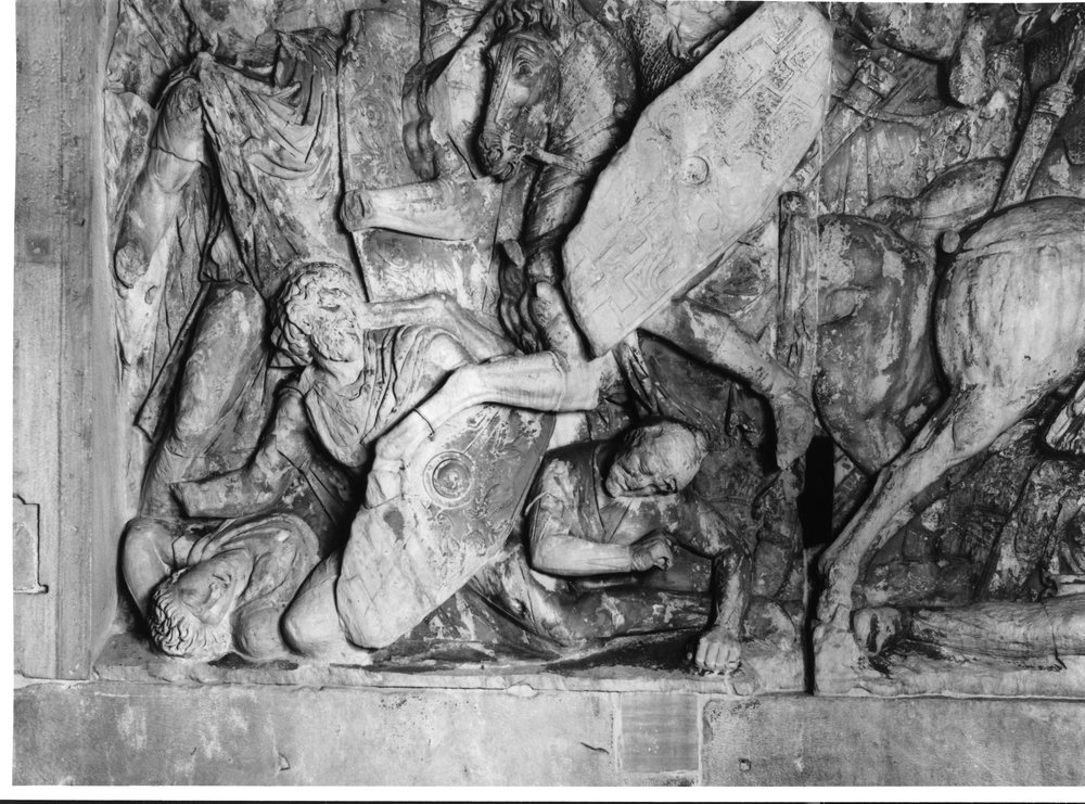Rilievi di Traiano- attico lato est mischia tra soldati romani e barbari (4).tif