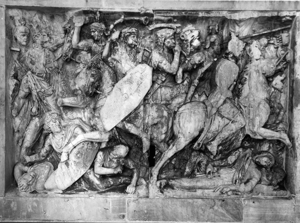 Rilievi di Traiano- attico lato est - Mischia fra soldati romani e babari-- (1).tif