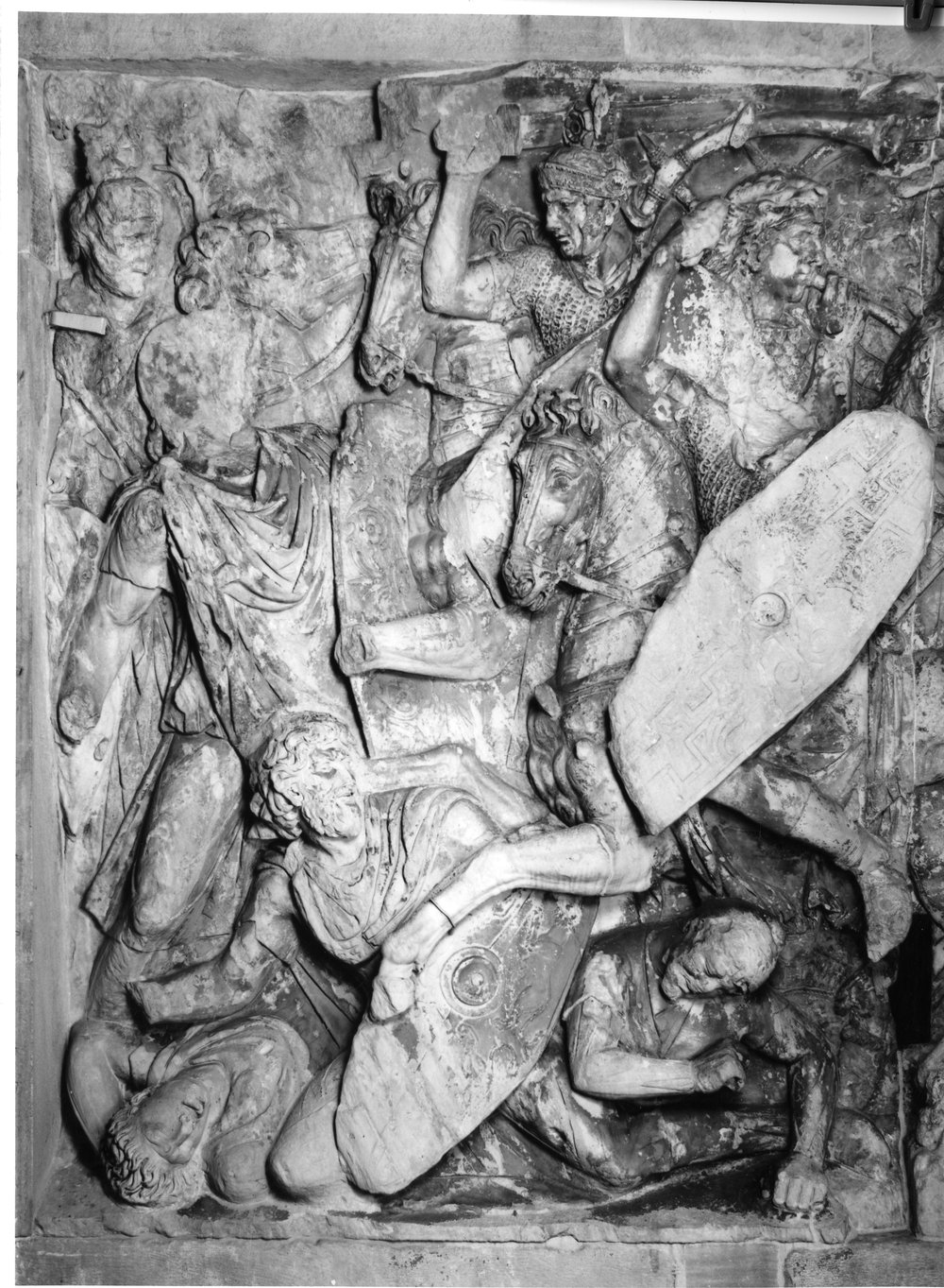 Rilievi di Traiano- attico lato est mischia tra soldati romani e barbari (2).tif