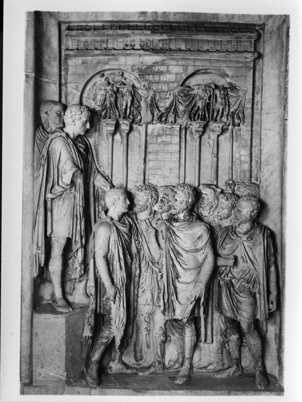 pannelli di marco aurelio lato sud Investitura di un re barbaro da parte dell'imperatore.tif