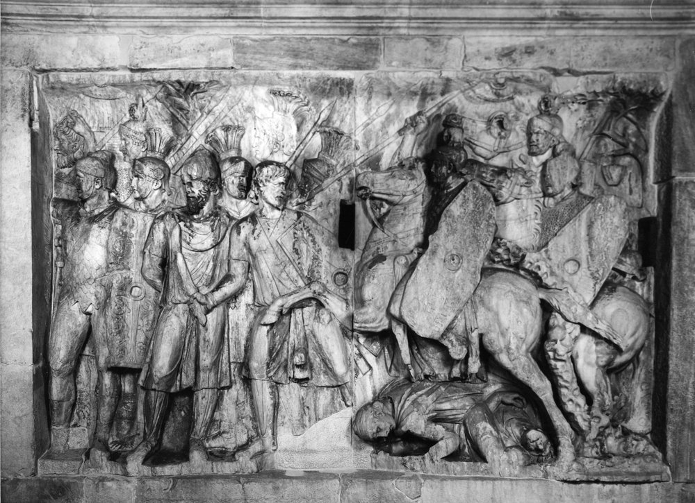 Pannelli traianei lato ovest la cavalleria romana carica il nemico.tif