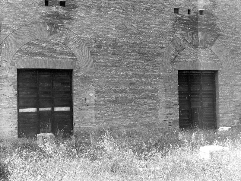 013172 - monumento - Curia, lato posteriore; senza negativo