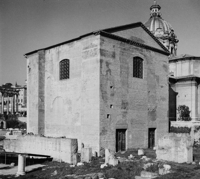 013171 - monumento - Curia, facciata posteriore dopo i lavori, dono Dr. Nash