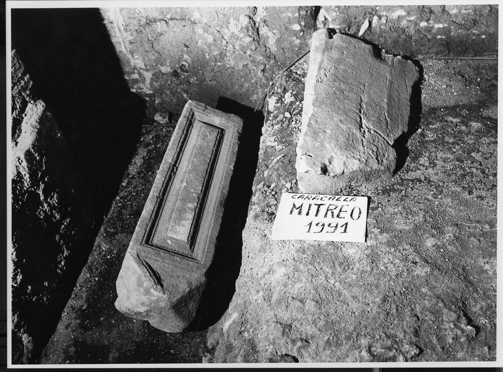 Mitreo amb. E (sala grande) 23. Film 2559-2560, Caracalla, maggio 1991.tif